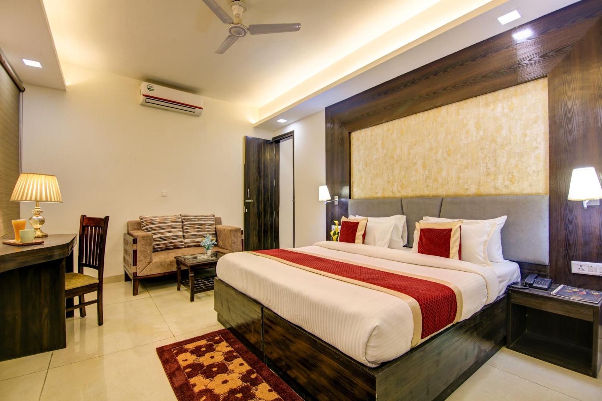 The Prithvi Near Delhi Airport 3*