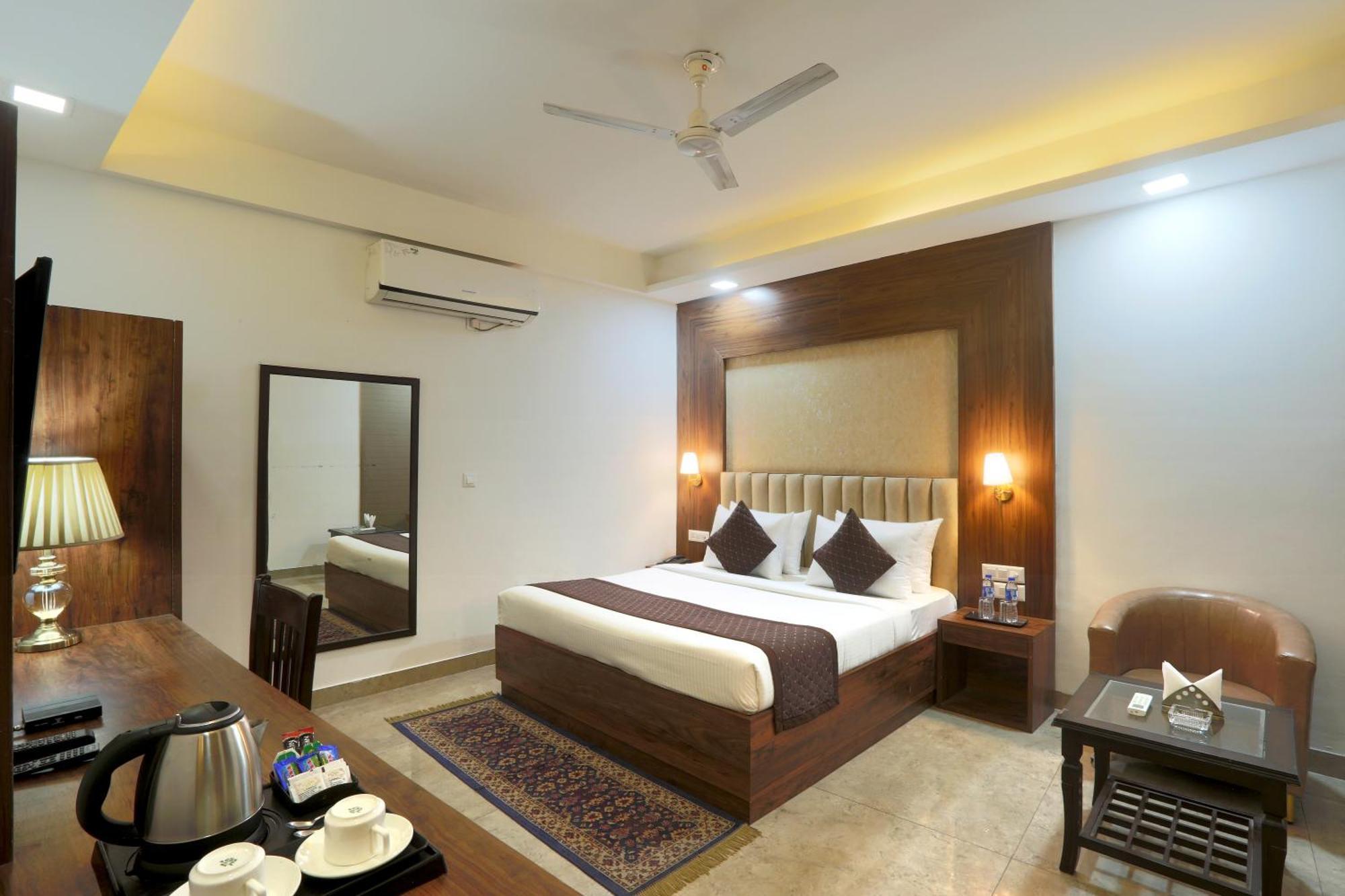 Hotel The Prithvi Near Delhi Airport 3*